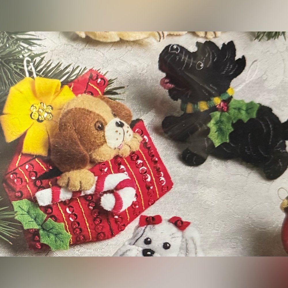 BUCILLA Santa Paws 6 Piece Felt Ornament Craft Kit 85462 Dogs/ Puppies Craft NWT - Picture 7 of 16